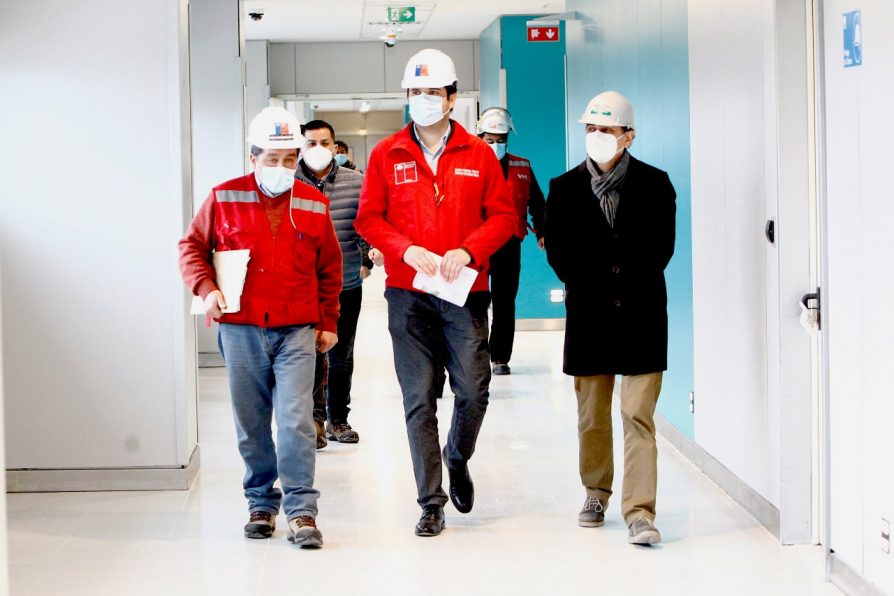 Autoridades visitan nuevo hospital de Curicó