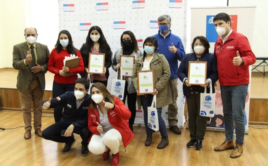 Mujeres emprendedoras de Linares reciben fondos para nuevos negocios