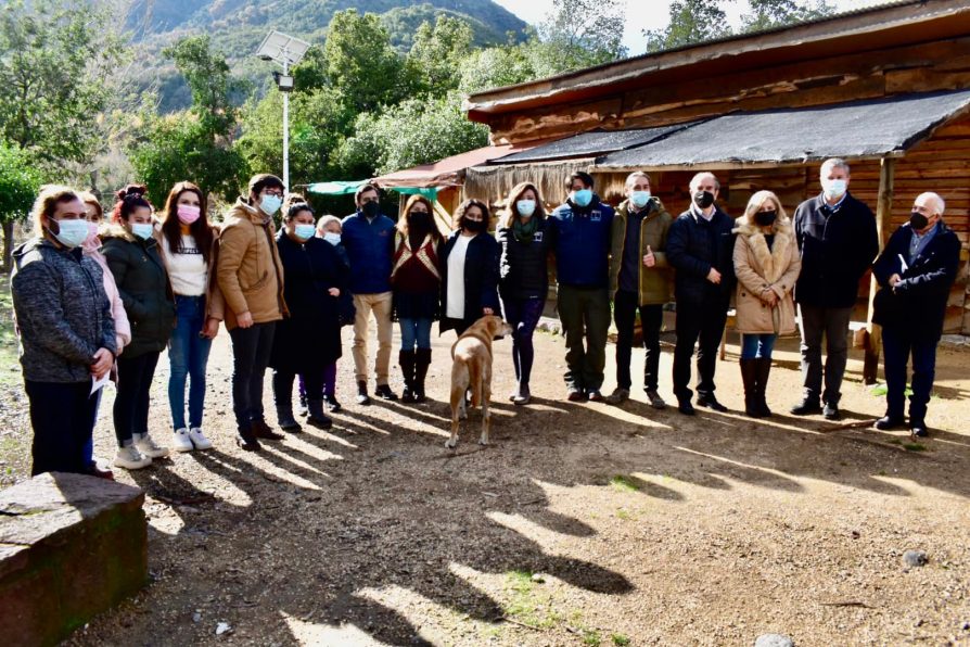 Fondo de Protección Ambiental permitió instalación de sistema fotovoltaico en plaza de Los Queñes