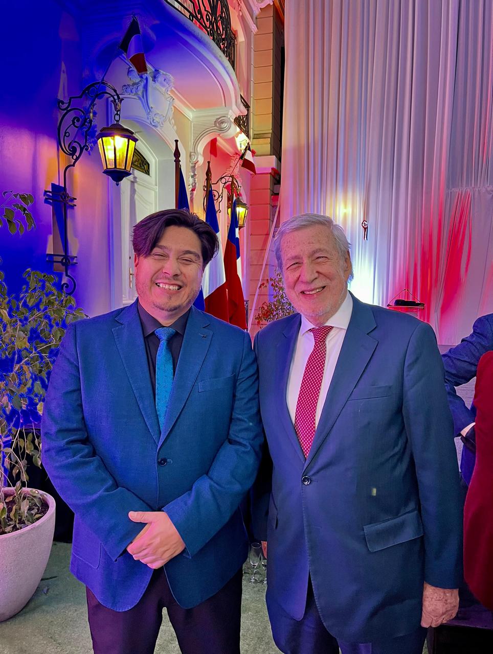 El Delegado Presidencial Provincial de Curicó, José Patricio Correa Sánchez, junto al Ministro de Relaciones Exteriores de Chile, Alberto van Klaveren Stork, durante la conmemoración de la Fiesta Nacional de Francia, realizada el 14 de julio en la Embajada de Francia en Chile.