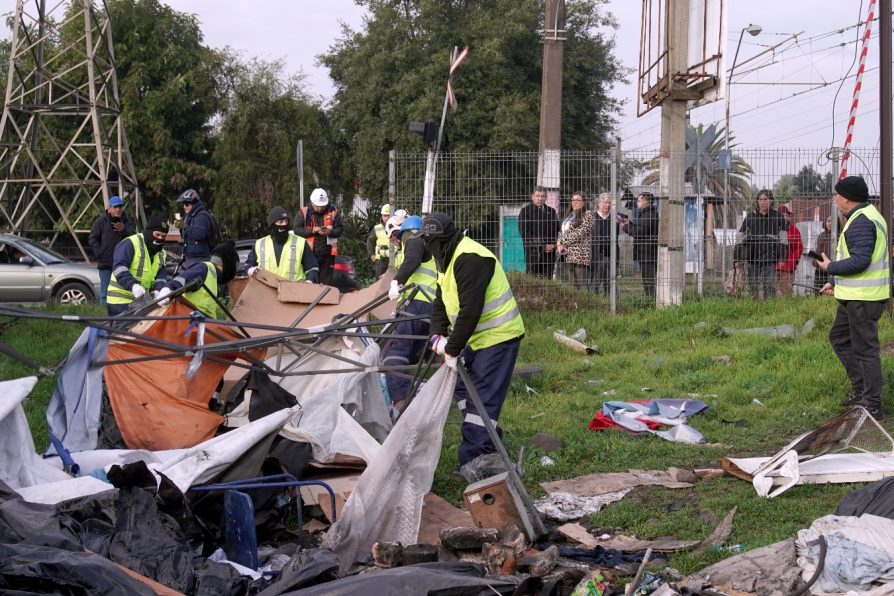 Delegación Presidencial, Municipio y EFE materializan operativo de limpieza y retiro de rucos