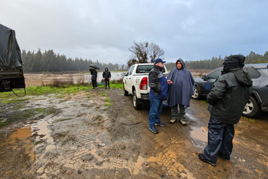 Delegado Presidencial monitoreó en terreno el aumento del caudal del río Mataquito en Licantén