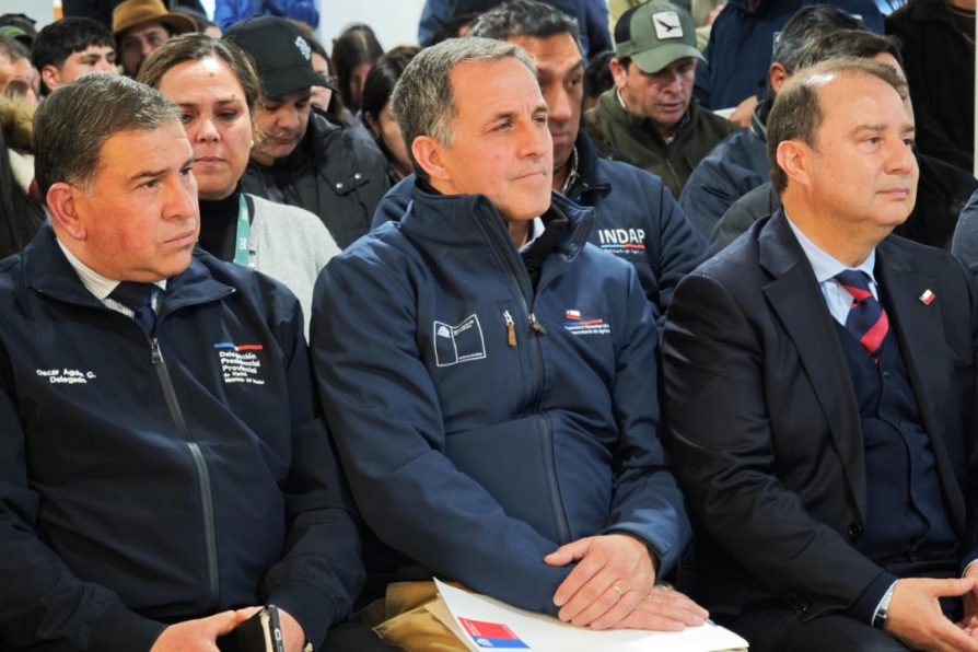 Ministerio de Agricultura y Servicio Nacional de Migraciones informan en Curicó sobre contratación de trabajadores extranjeros para la temporada agrícola 2026-2027